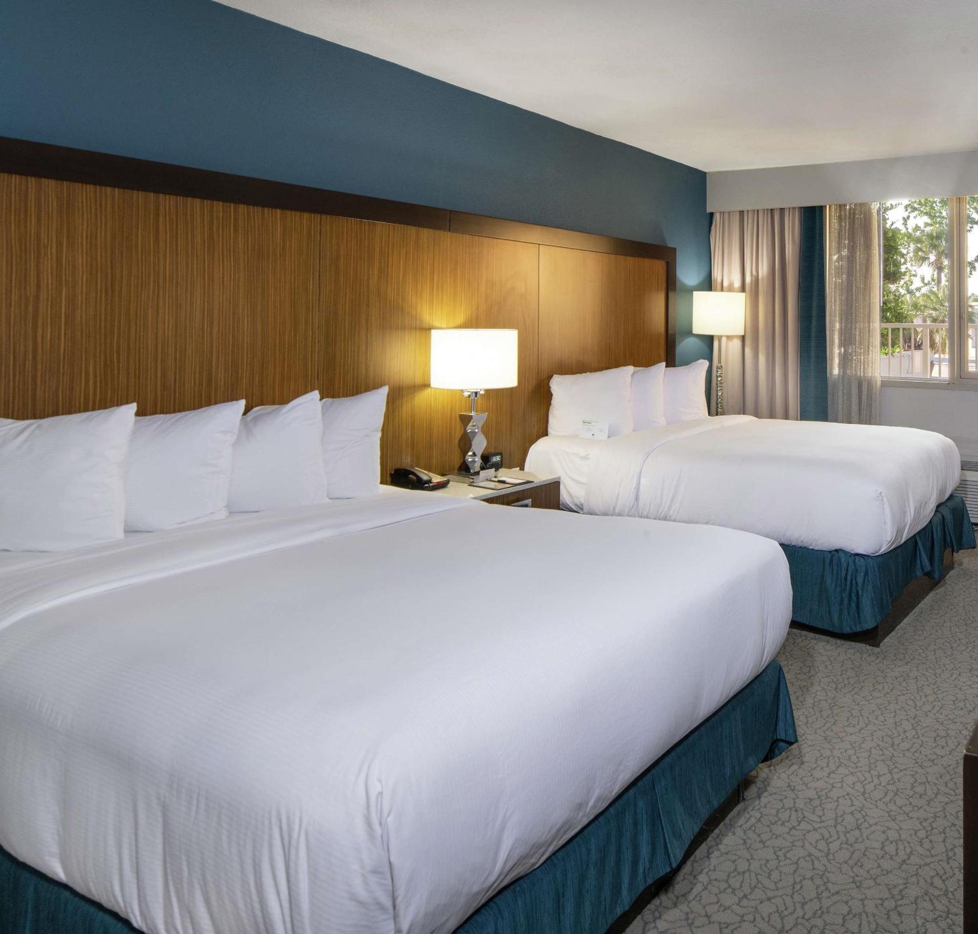 Doubletree By Hilton Hotel Jacksonville Airport Exterior photo